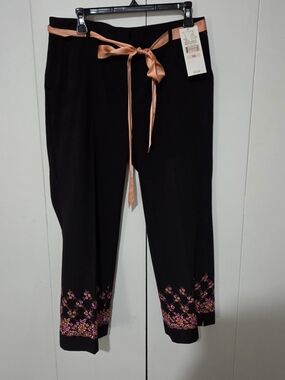 Karen Kane Monet's Garden Embroidered Capri Pants Black Size 10 NWT